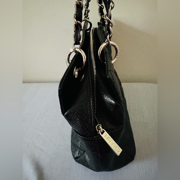 Elegant bag is made of a very good material. - Picture 3 of 5